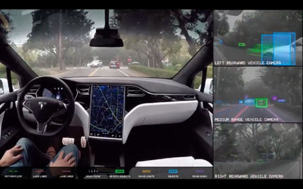 特斯拉無人車已經(jīng)量產(chǎn)，并投入使用了。